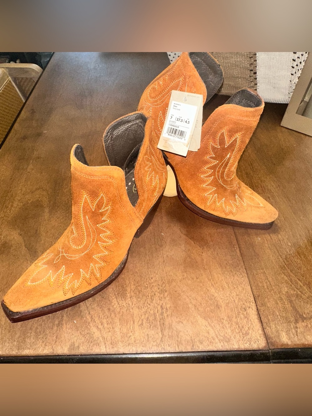 NWOB ARIAT WOMEN'S DIXON FASHION BOOTIES - SNIP TOE Sz 7 - Picture 4 of 16